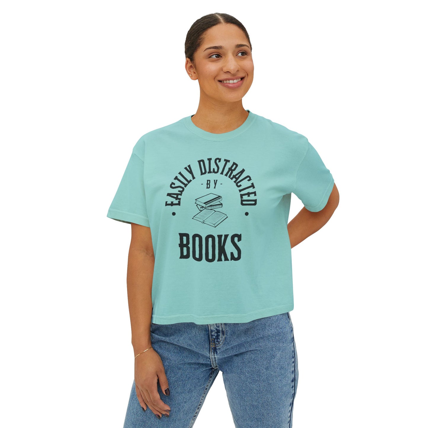 Easily distracted by books | Women's Boxy Tee