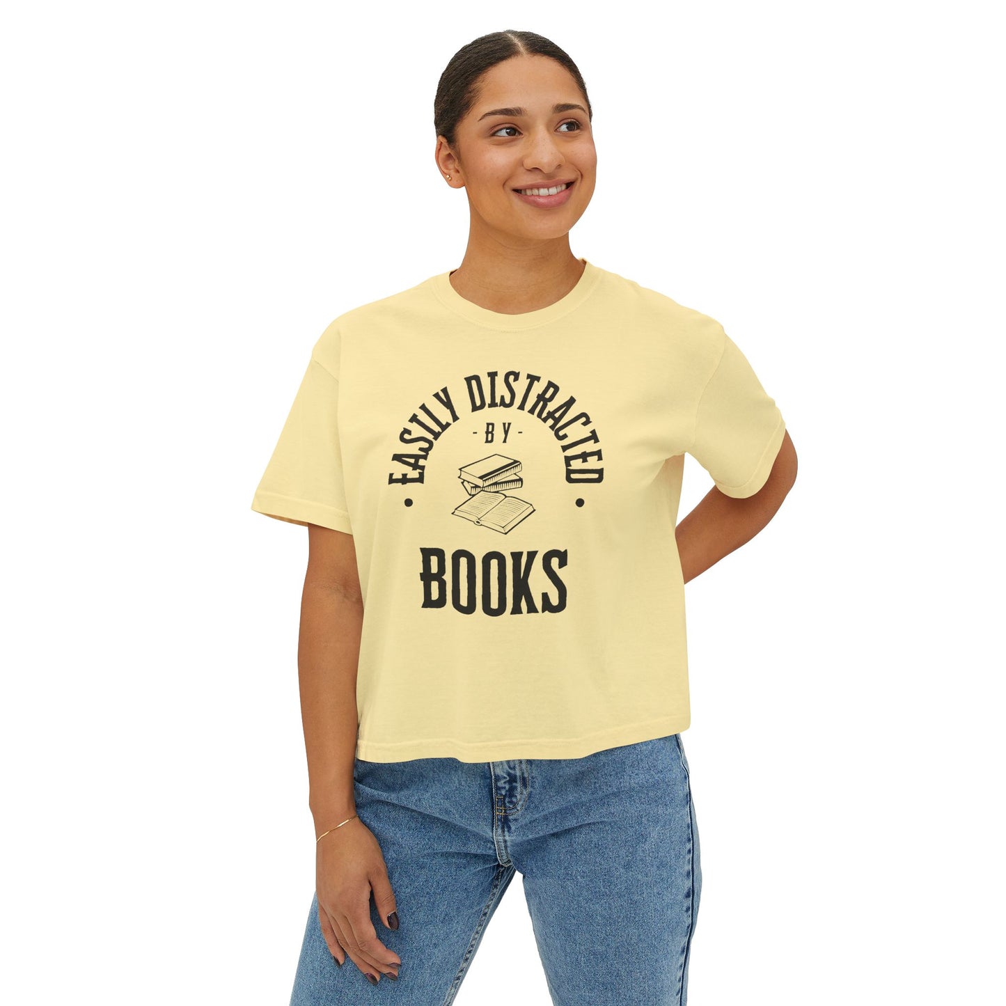 Easily distracted by books | Women's Boxy Tee