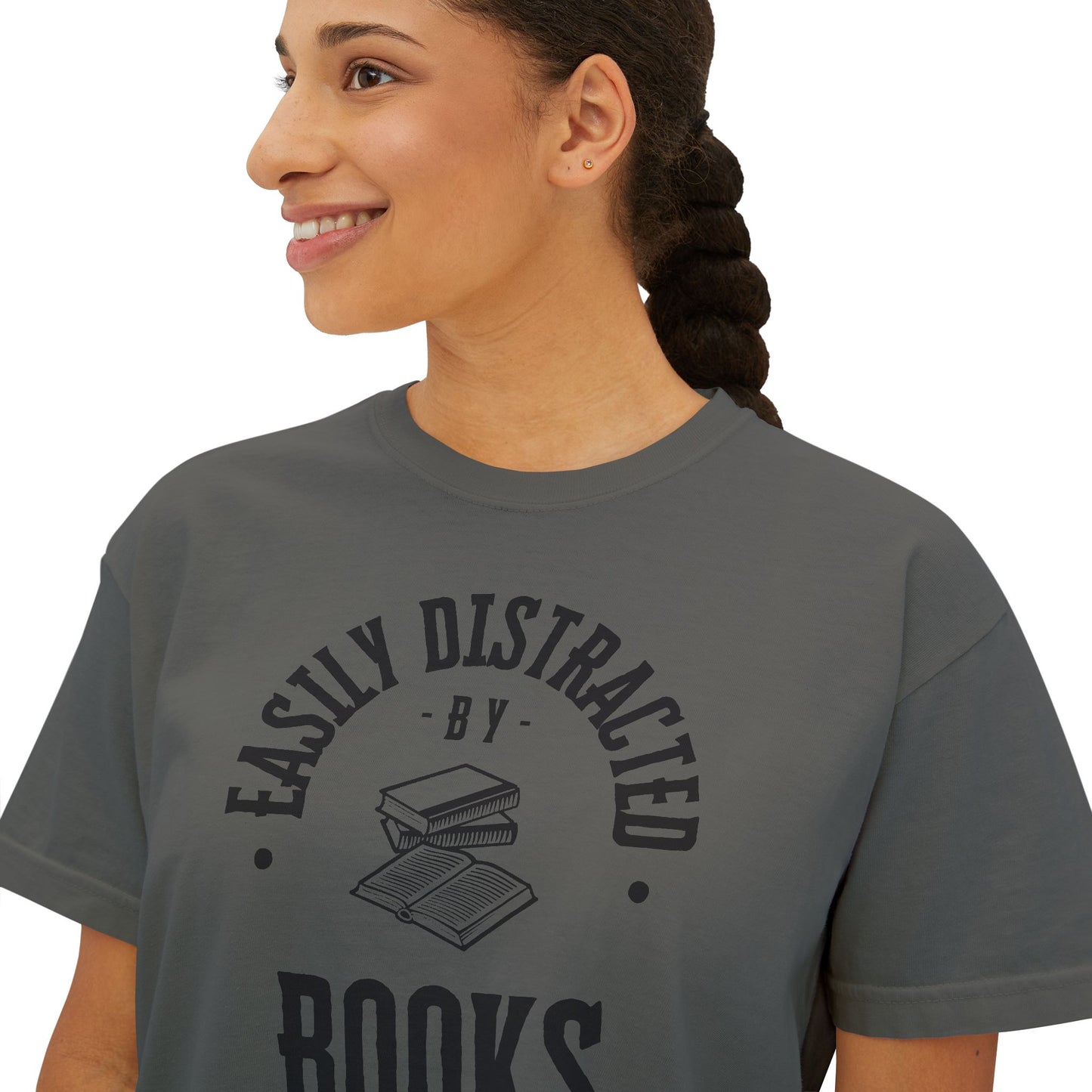 Easily distracted by books | Women's Boxy Tee