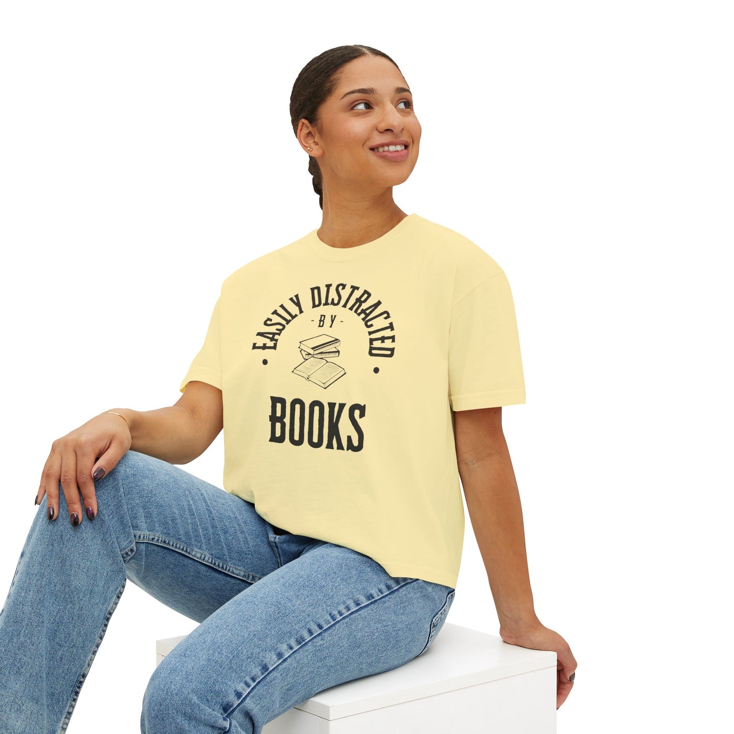 Easily distracted by books | Women's Boxy Tee