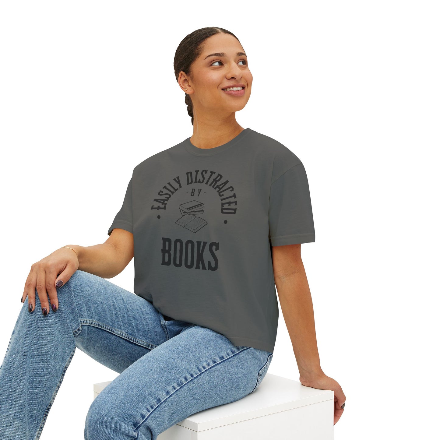 Easily distracted by books | Women's Boxy Tee