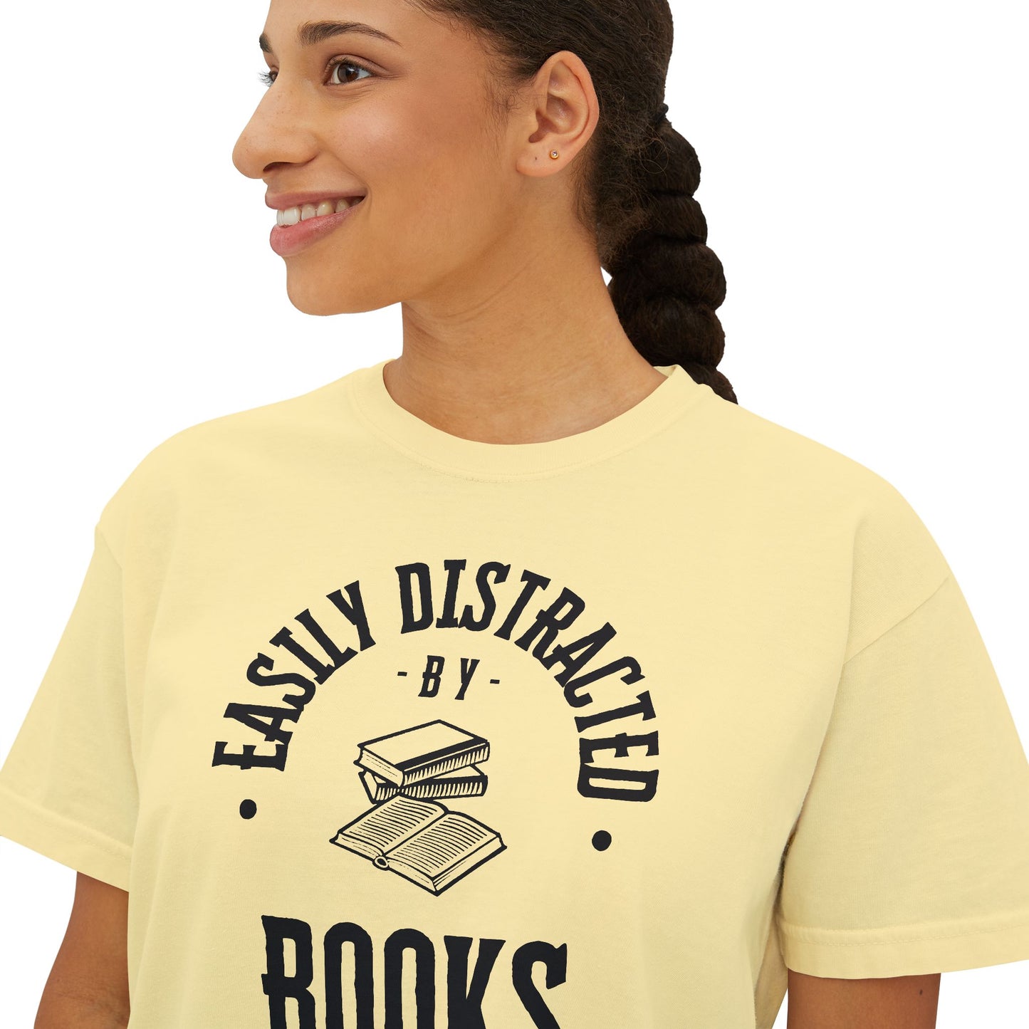 Easily distracted by books | Women's Boxy Tee