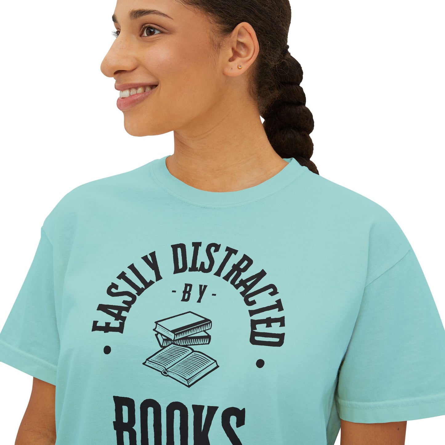 Easily distracted by books | Women's Boxy Tee